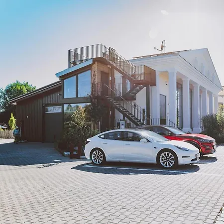 Villa Emporeon *